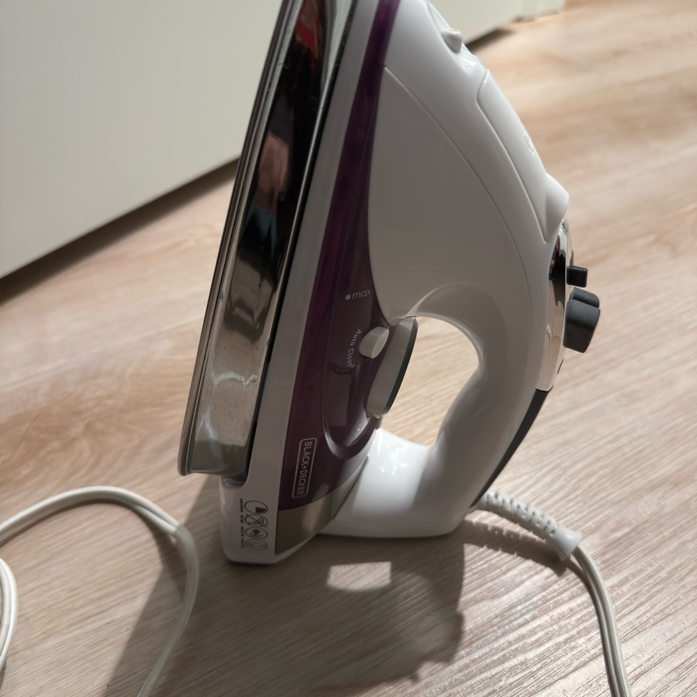 Black & Decker White and Purple Steam Iron